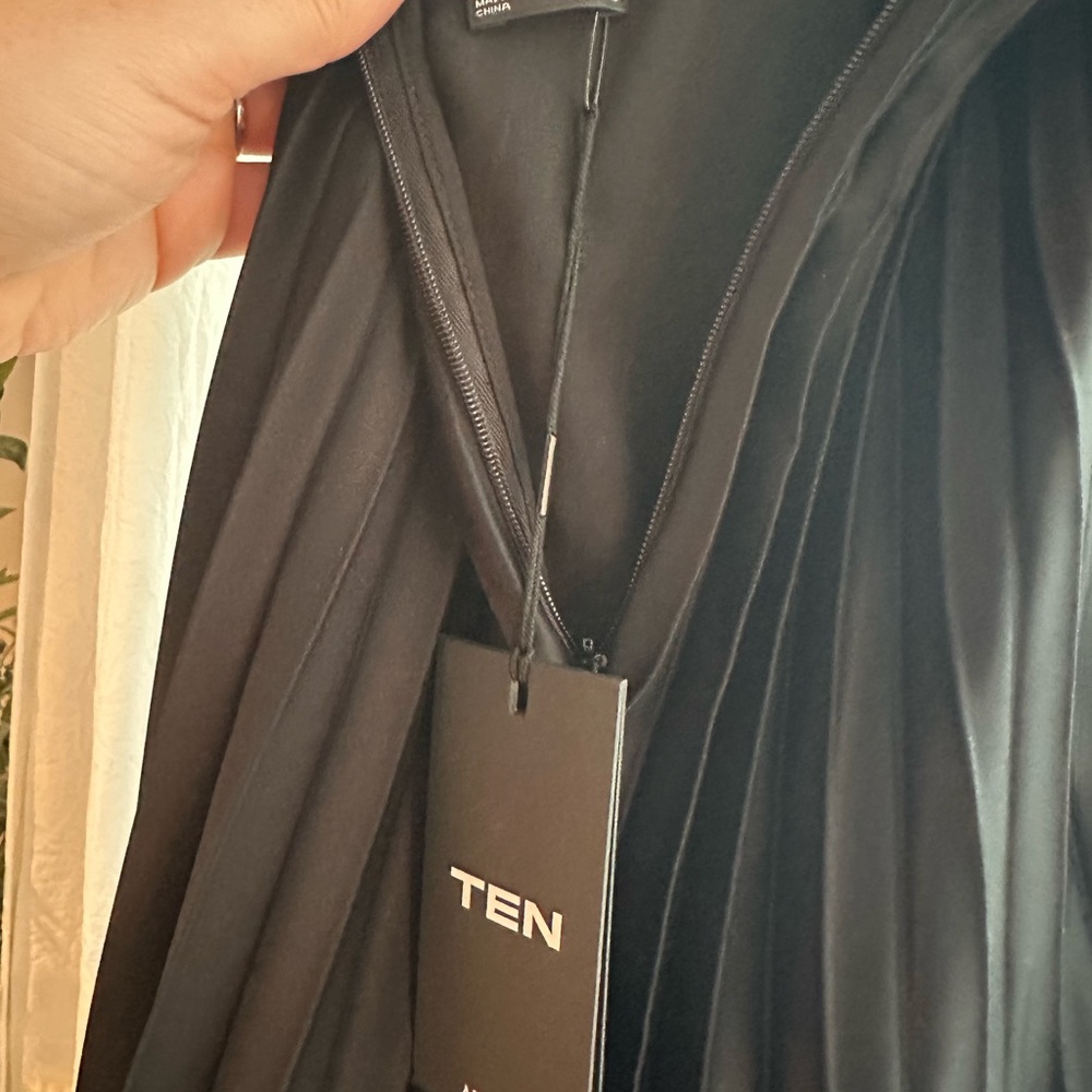 Aritzia Pleated V-Neck Midi Dress in Black - Picture 4 of 5